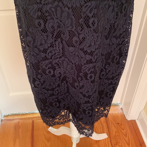 EUC. Banana republic lace dress - Picture 4 of 7